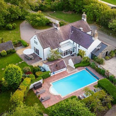 RhiwPlas Newydd With Swimming Pool, Fire Pit, And Log Fires别墅 外观 照片