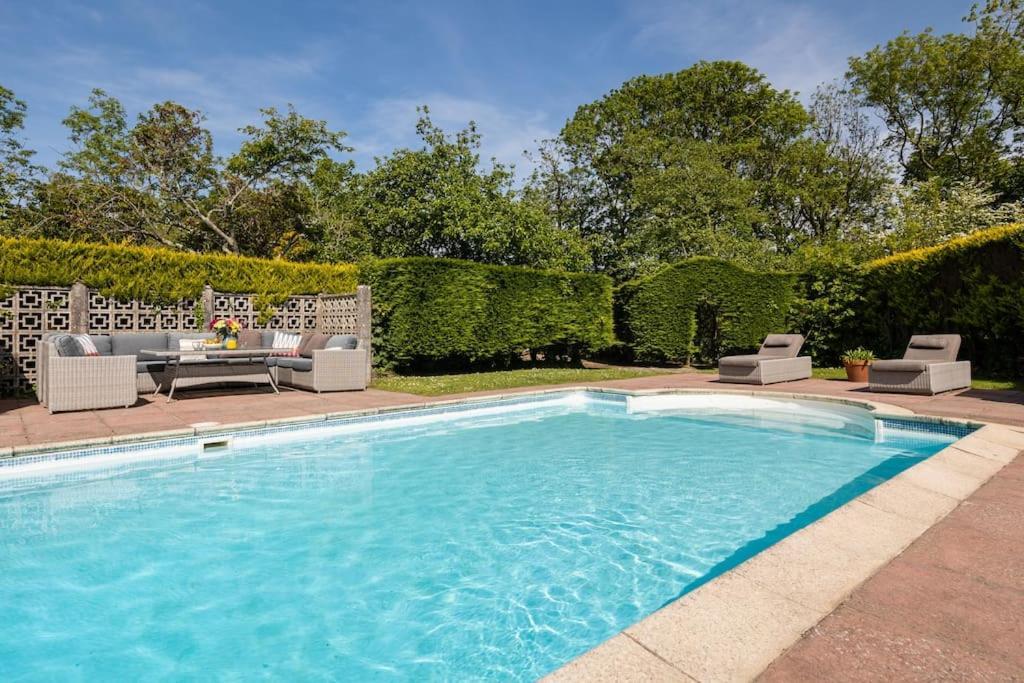 RhiwPlas Newydd With Swimming Pool, Fire Pit, And Log Fires别墅 外观 照片