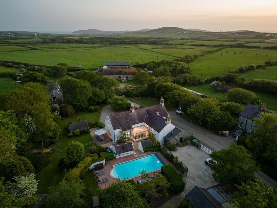 RhiwPlas Newydd With Swimming Pool, Fire Pit, And Log Fires别墅 外观 照片